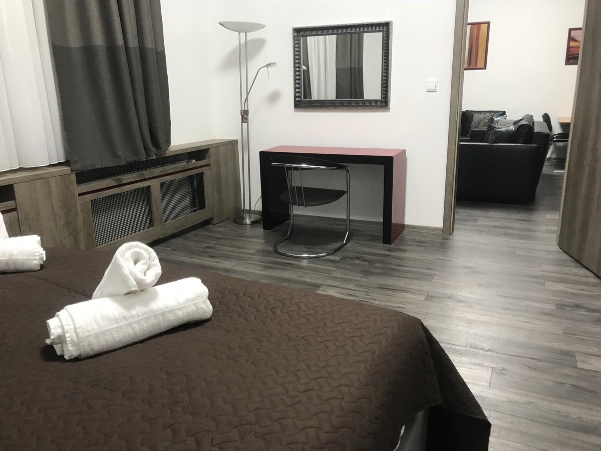 Old Town Boutique Apartments ลิเบอเรซ ภายนอก รูปภาพ