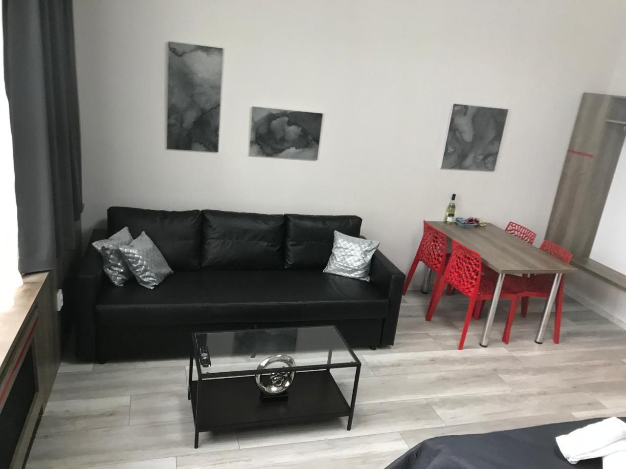 Old Town Boutique Apartments ลิเบอเรซ ภายนอก รูปภาพ