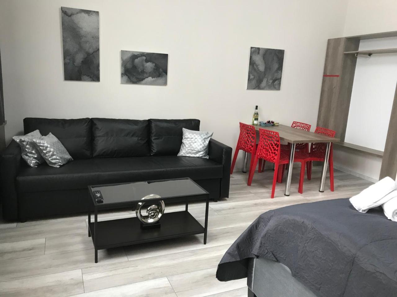 Old Town Boutique Apartments ลิเบอเรซ ภายนอก รูปภาพ